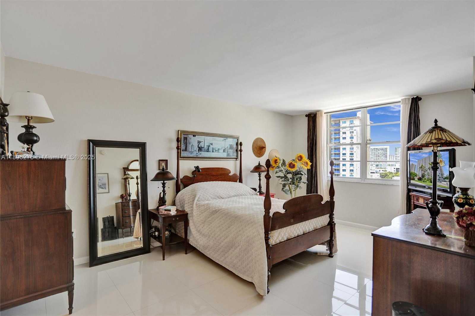 Small Image of 500 BAYVIEW DR #731, Sunny Isles Beach Number 21