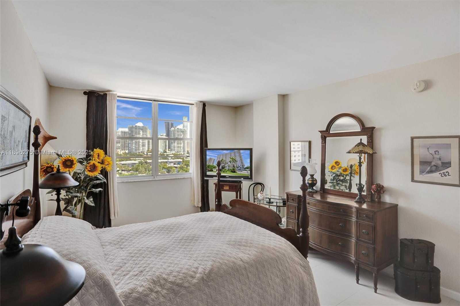 Small Image of 500 BAYVIEW DR #731, Sunny Isles Beach Number 23