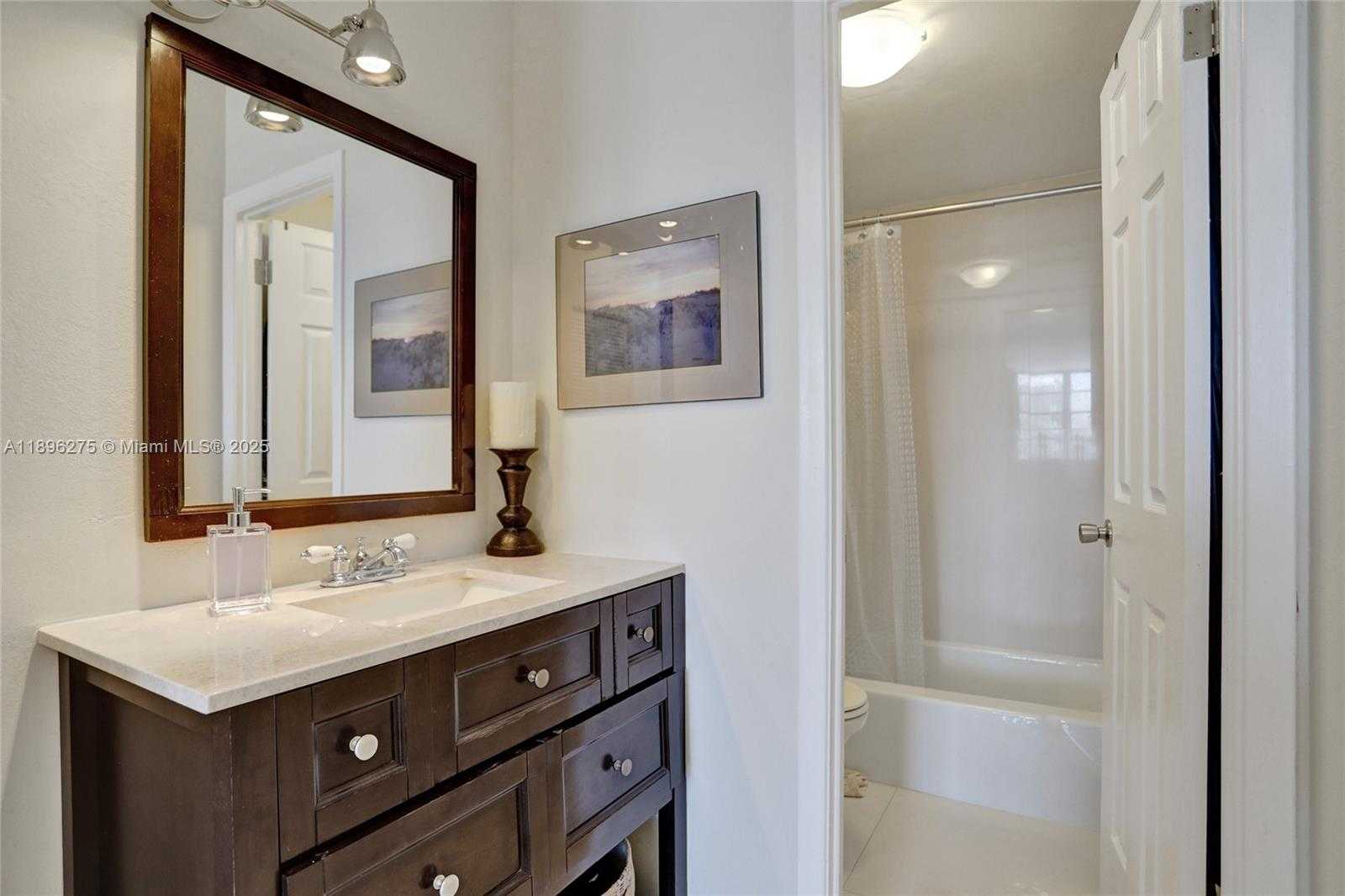 Small Image of 500 BAYVIEW DR #731, Sunny Isles Beach Number 25