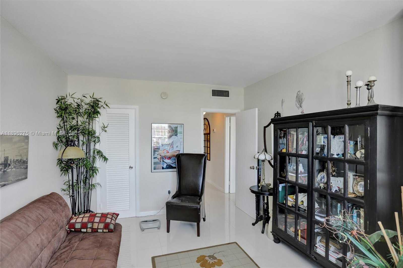 Small Image of 500 BAYVIEW DR #731, Sunny Isles Beach Number 27