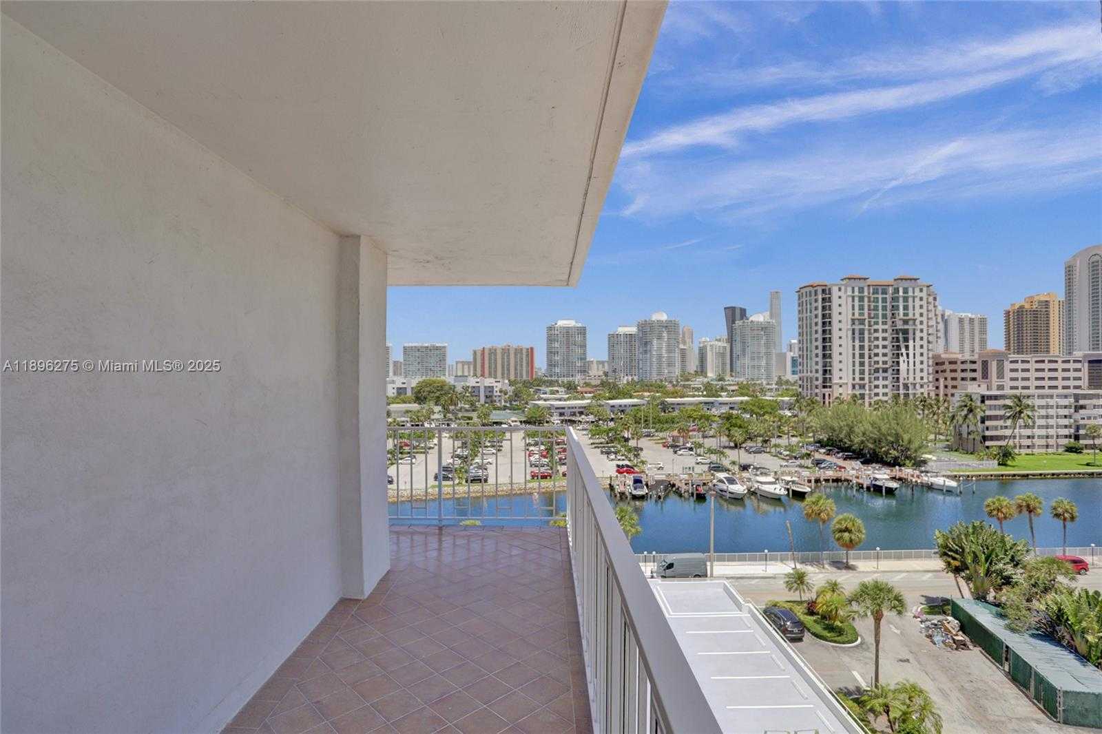 Small Image of 500 BAYVIEW DR #731, Sunny Isles Beach Number 4