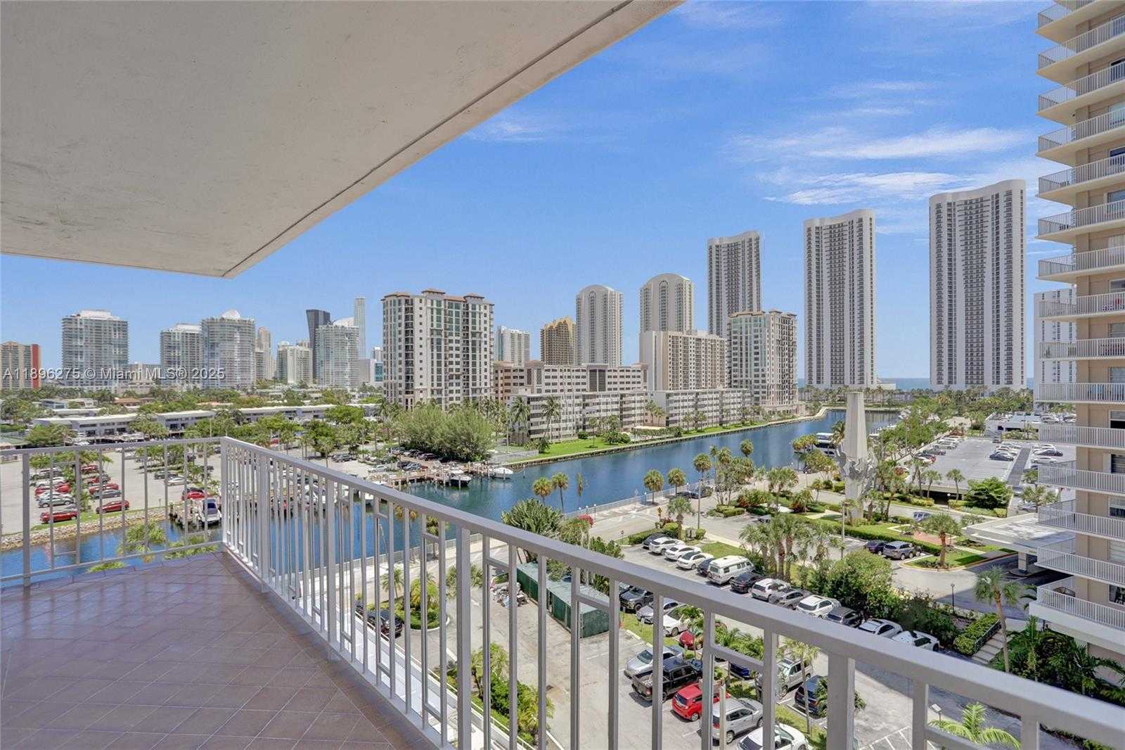 Small Image of 500 BAYVIEW DR #731, Sunny Isles Beach Number 5