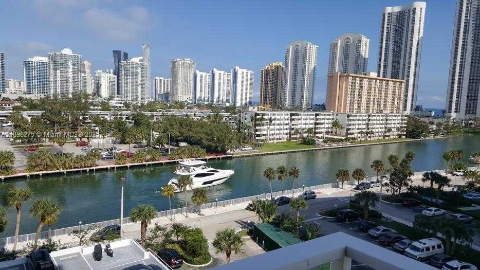 Small Image of 500 BAYVIEW DR #731, Sunny Isles Beach Number 6