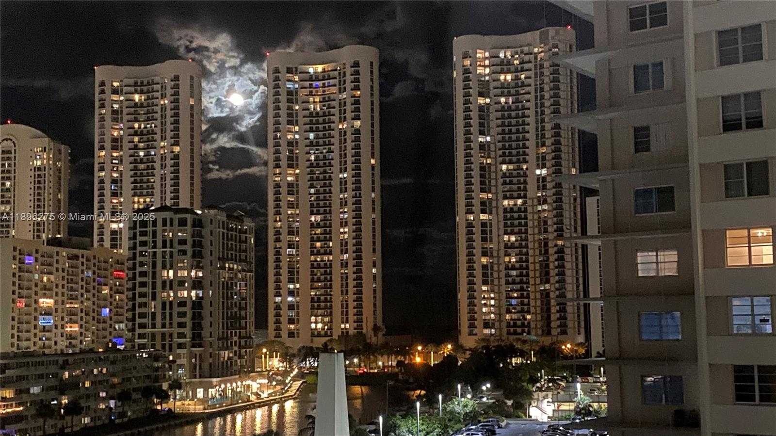 Small Image of 500 BAYVIEW DR #731, Sunny Isles Beach Number 8