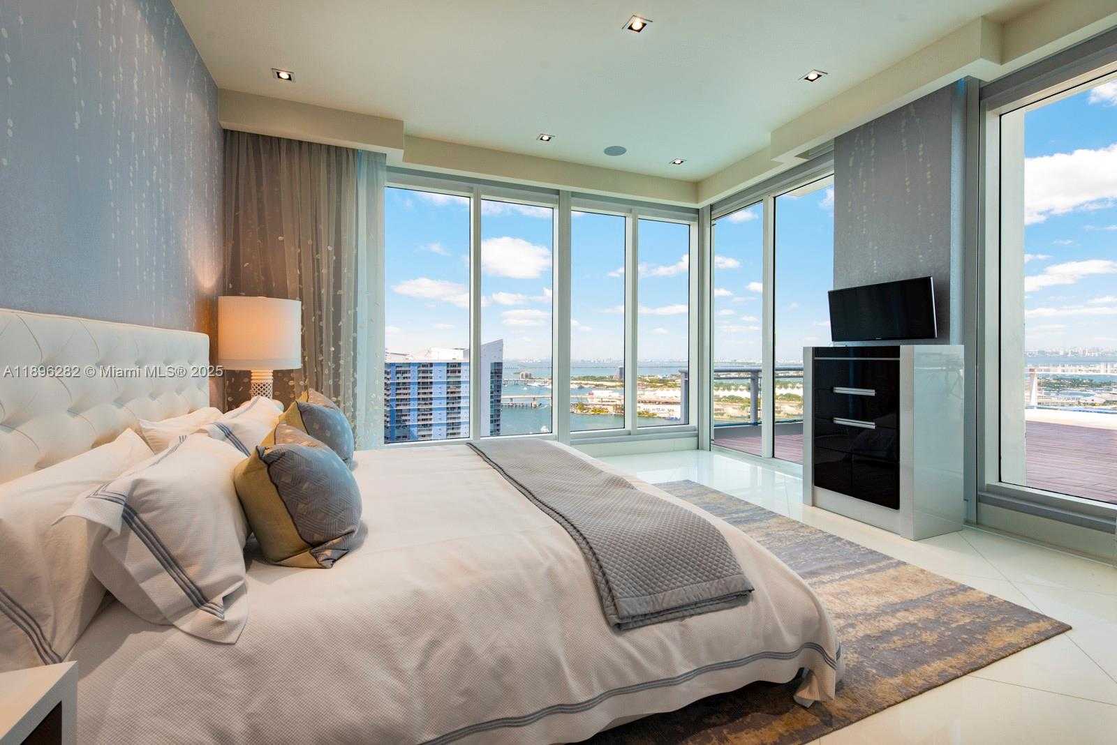 Small Image of 900 BRICKELL KEY BLVD #PH3403, Miami Number 41