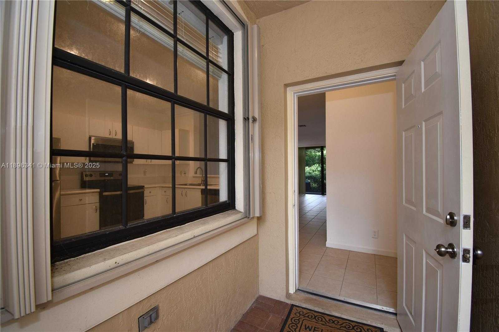 Small Image of 3873 TREE TOP DR, Weston Number 2