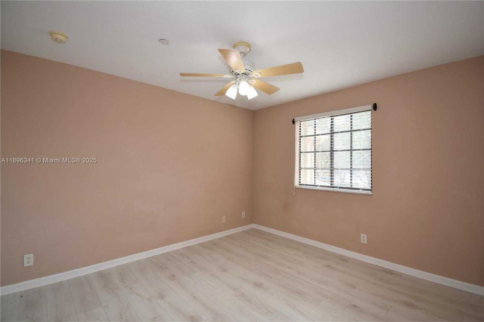 Small Image of 3873 TREE TOP DR, Weston Number 7