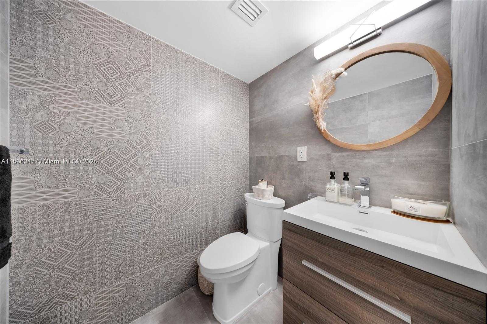 Small Image of 5838 COLLINS AVE #2F, Miami Beach Number 13