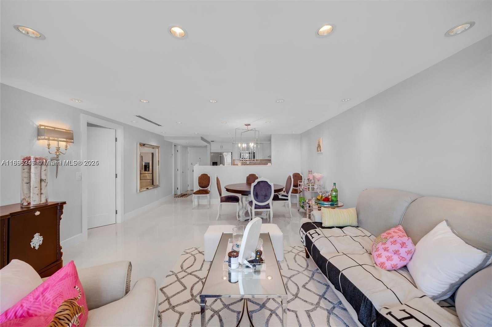 Small Image of 5838 COLLINS AVE #2F, Miami Beach Number 3