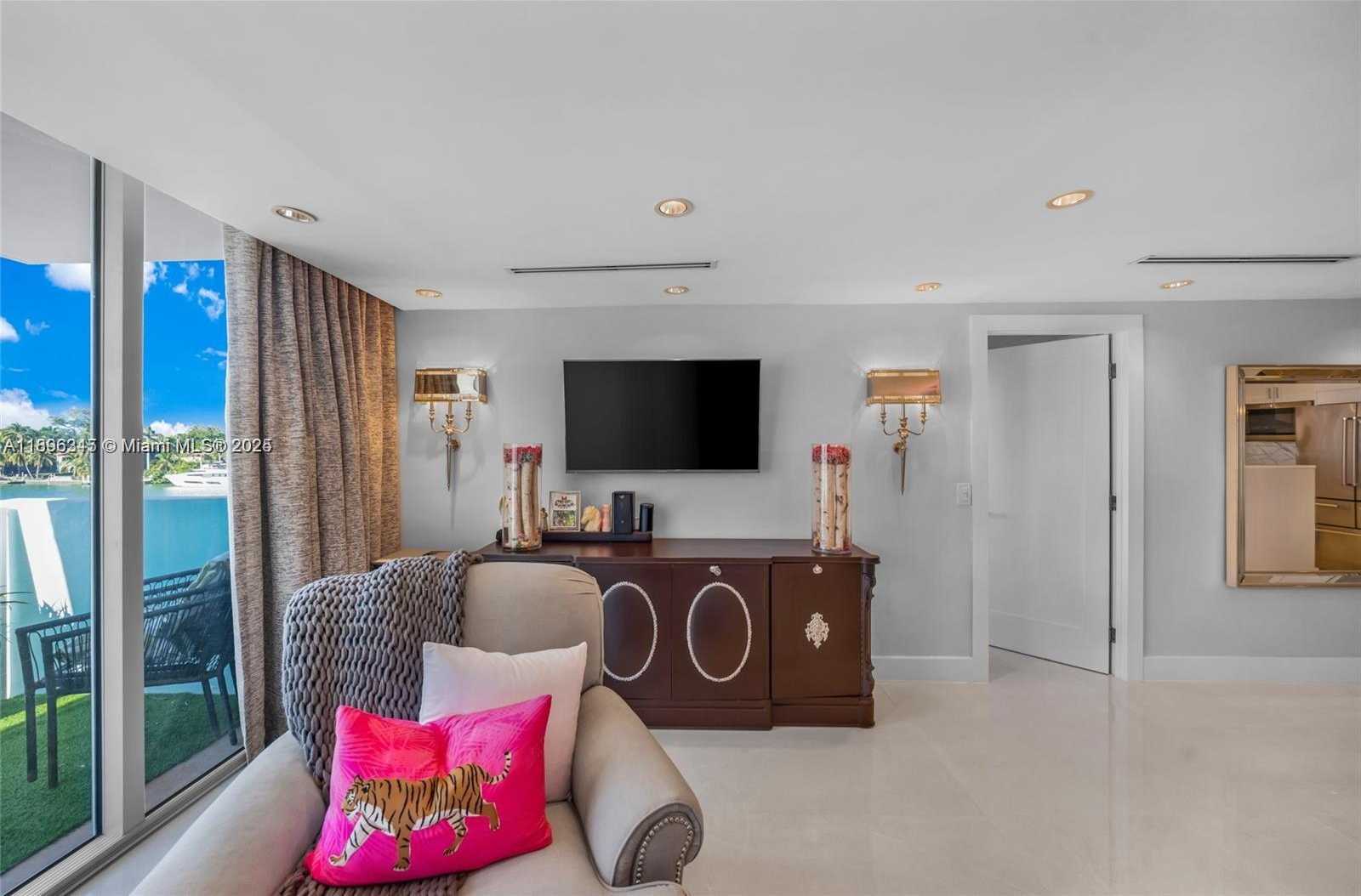 Small Image of 5838 COLLINS AVE #2F, Miami Beach Number 4