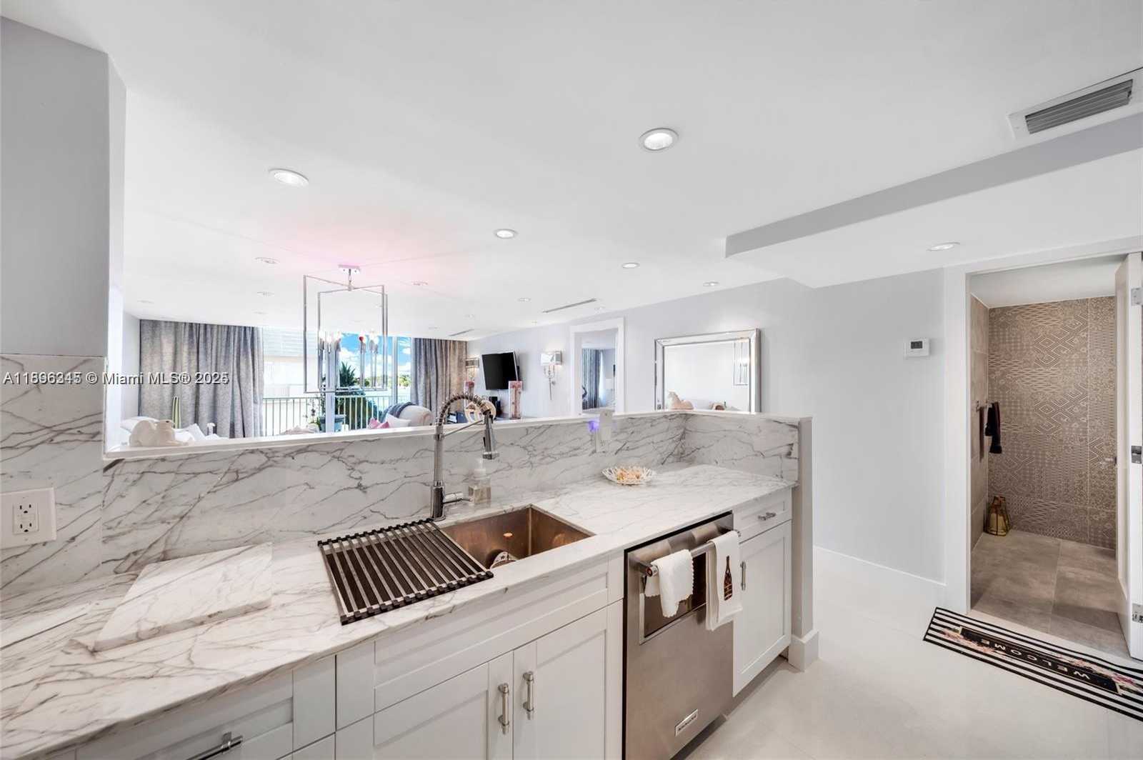 Small Image of 5838 COLLINS AVE #2F, Miami Beach Number 8