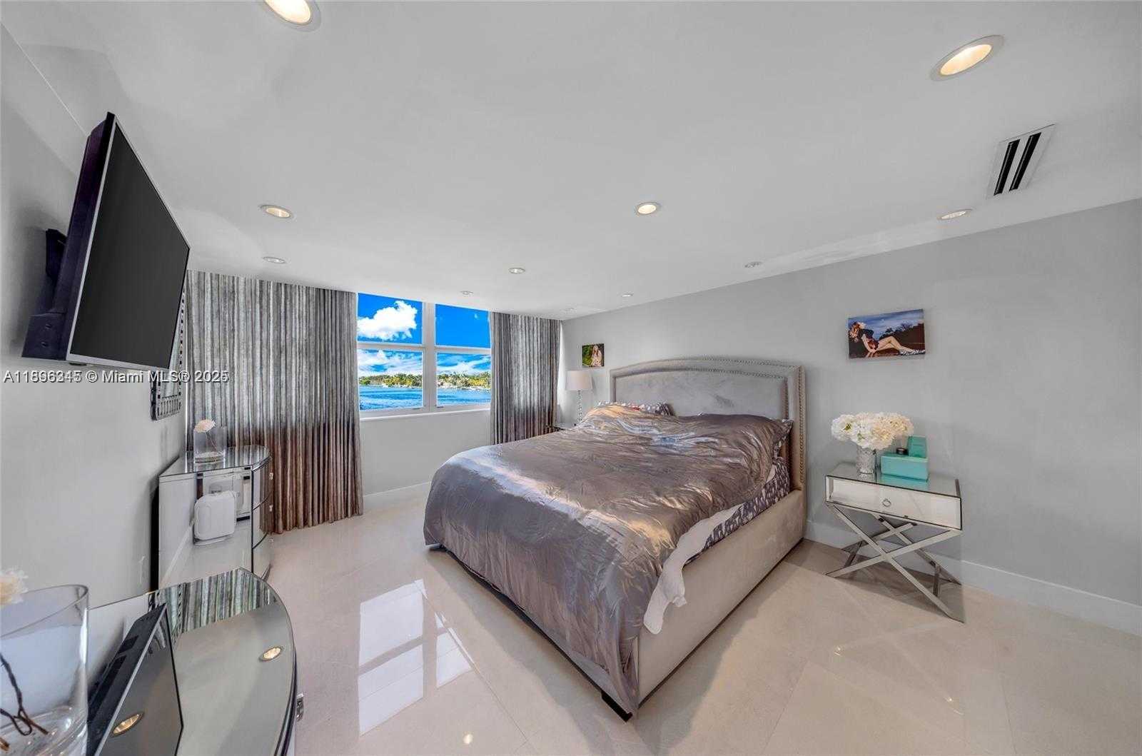 Small Image of 5838 COLLINS AVE #2F, Miami Beach Number 9