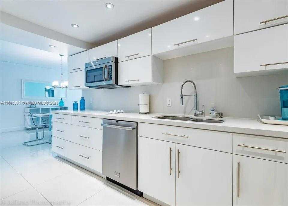Small Image of 3901 SOUTH OCEAN DR #2H, Hollywood Number 5