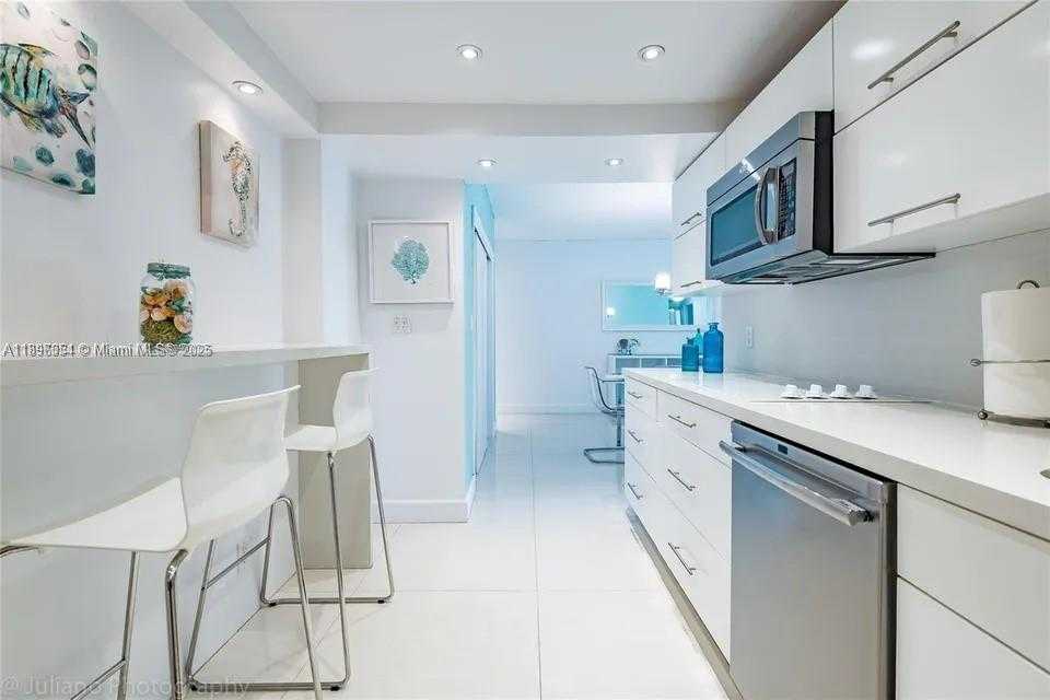 Small Image of 3901 SOUTH OCEAN DR #2H, Hollywood Number 7