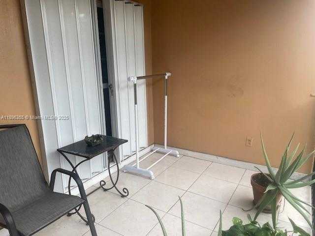 Small Image of Hialeah Number 5