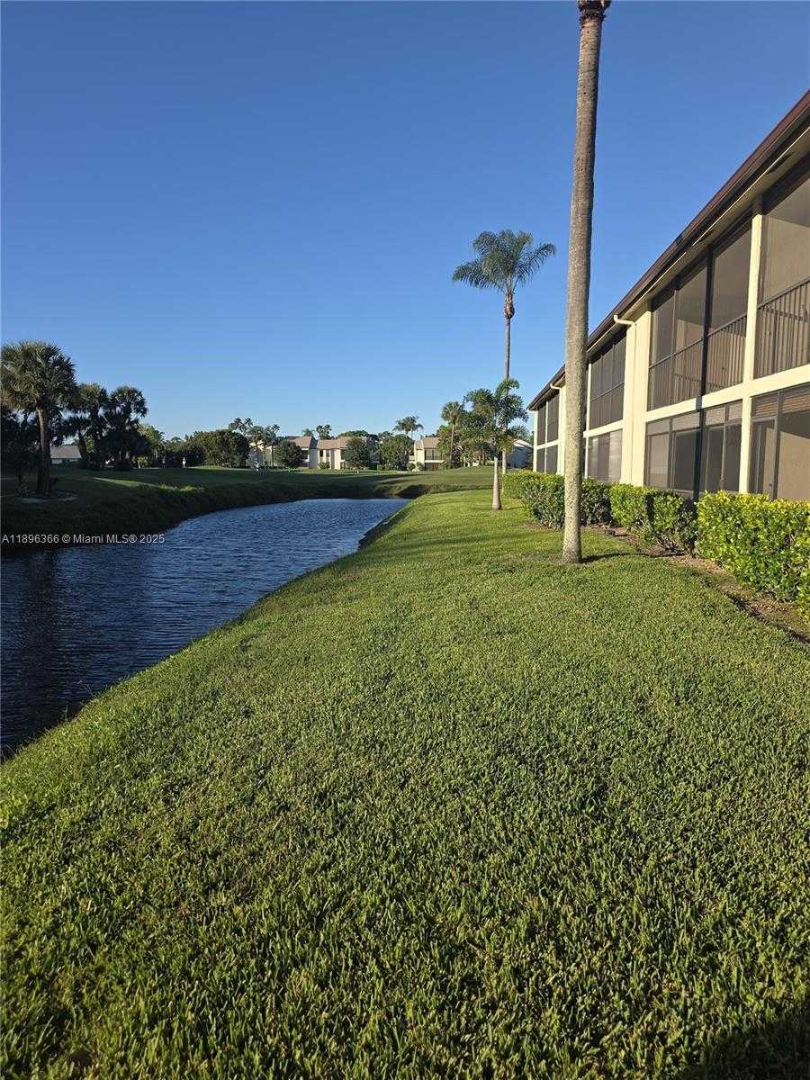 Small Image of 401 PINECREST CIR #A, Jupiter Number 11
