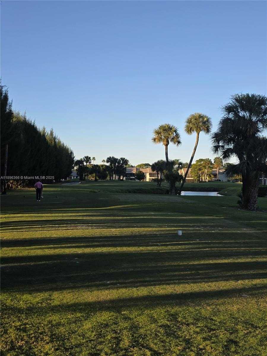 Small Image of 401 PINECREST CIR #A, Jupiter Number 12