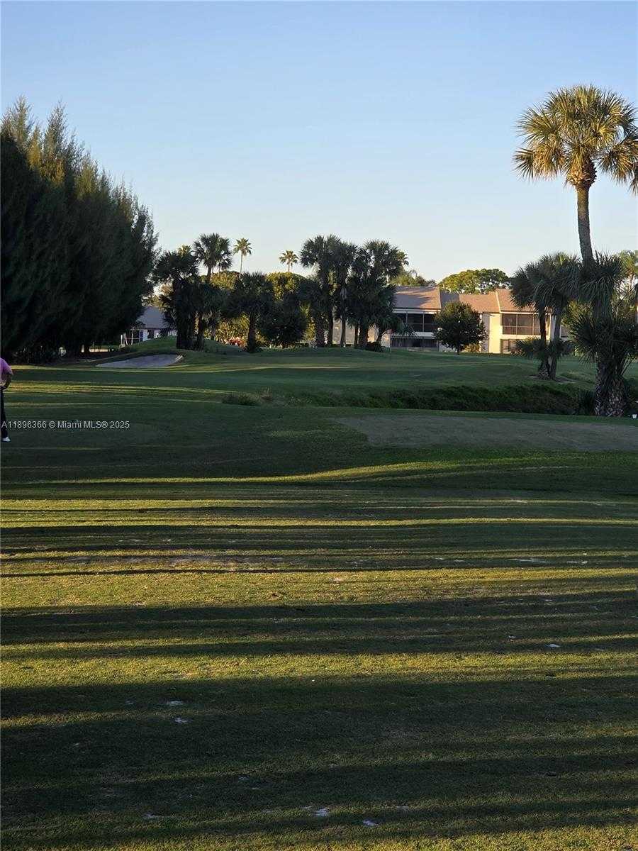 Small Image of 401 PINECREST CIR #A, Jupiter Number 13