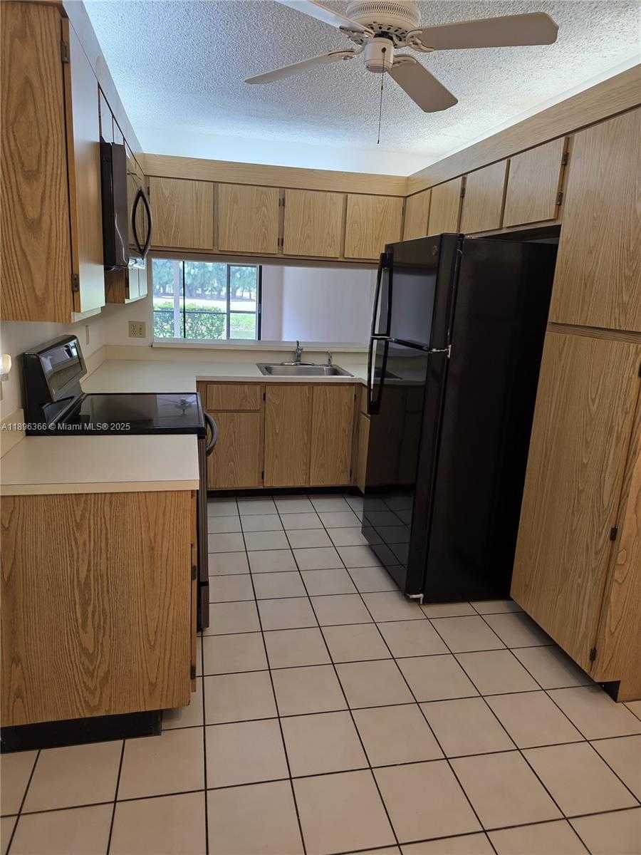 Small Image of 401 PINECREST CIR #A, Jupiter Number 2