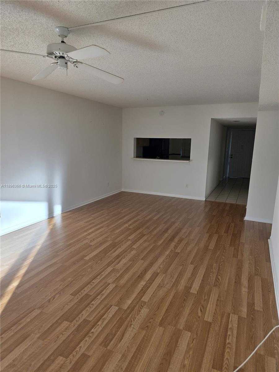 Small Image of 401 PINECREST CIR #A, Jupiter Number 4