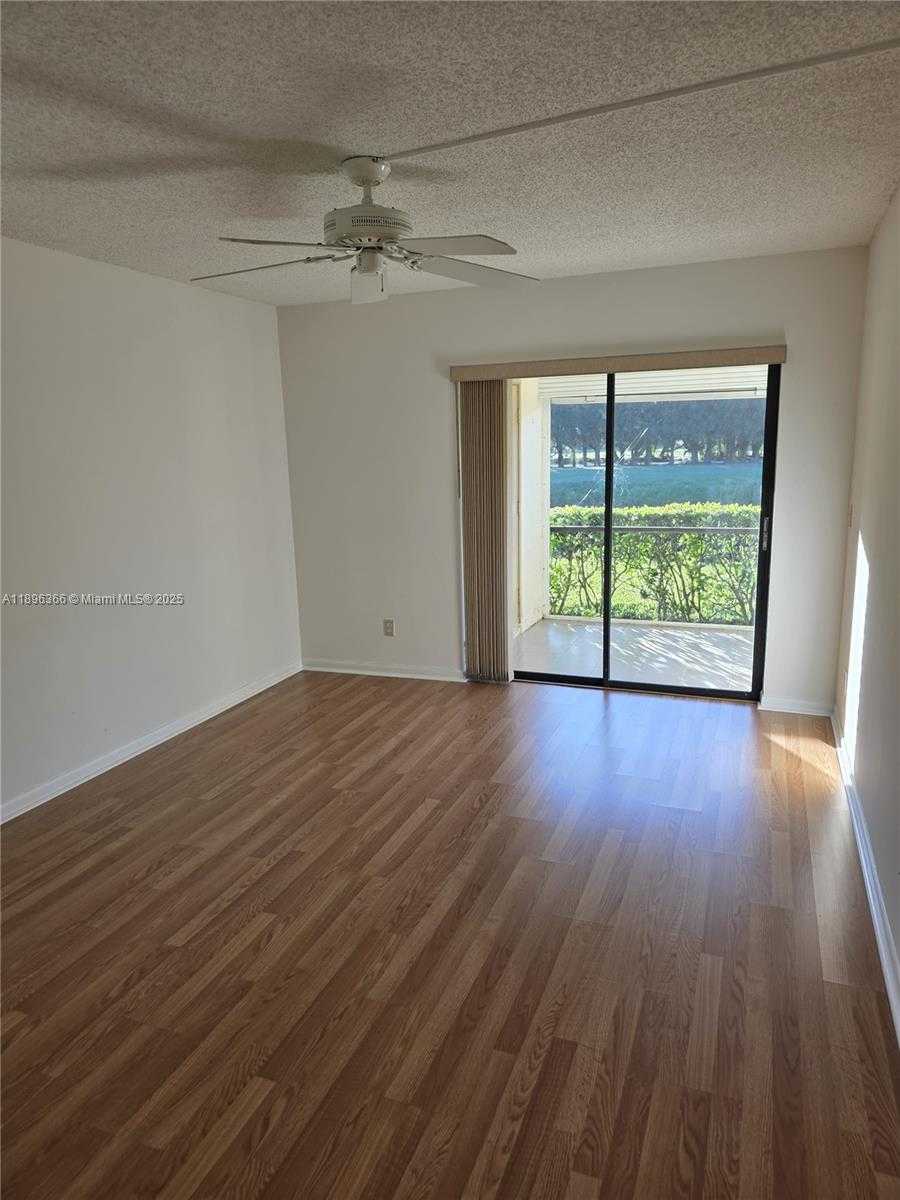 Small Image of 401 PINECREST CIR #A, Jupiter Number 5