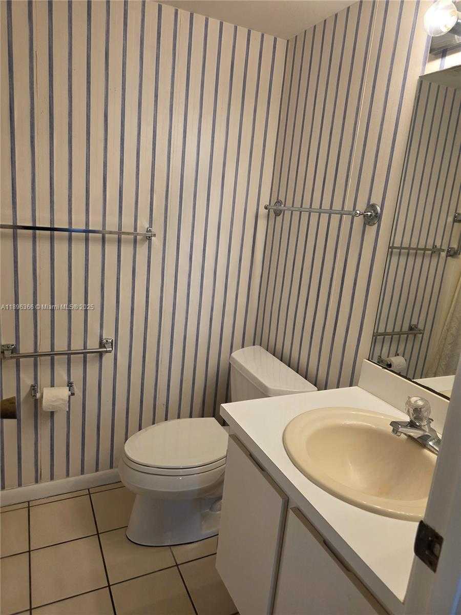 Small Image of 401 PINECREST CIR #A, Jupiter Number 6