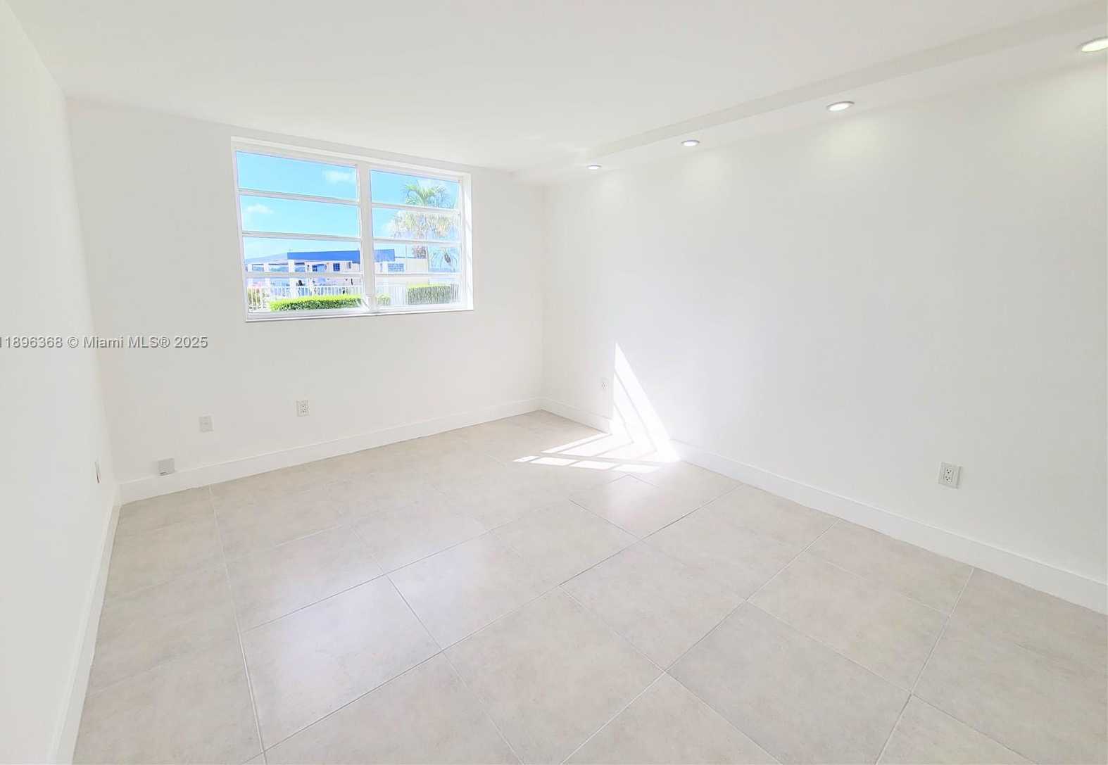 Small Image of 3010 MARCOS DR #R110, Aventura Number 18