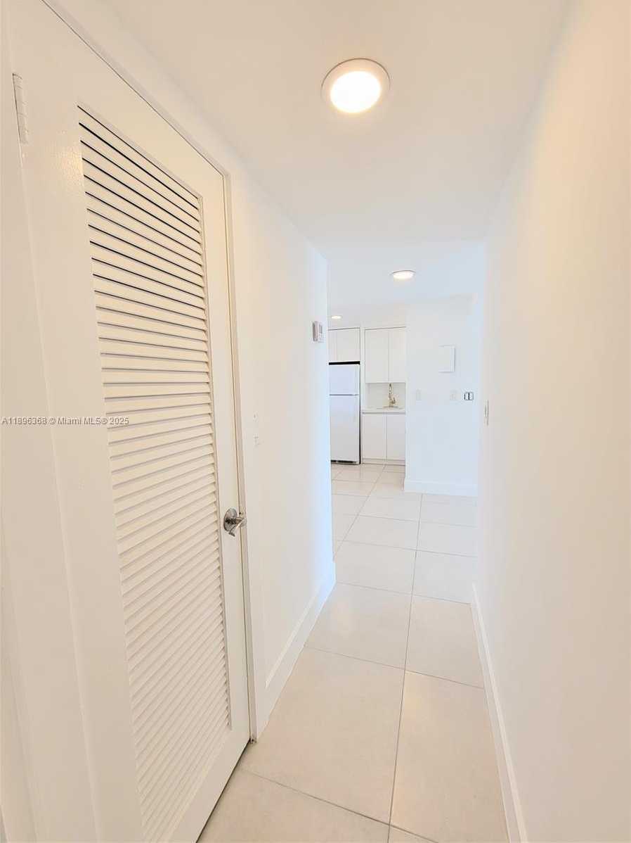 Small Image of 3010 MARCOS DR #R110, Aventura Number 23