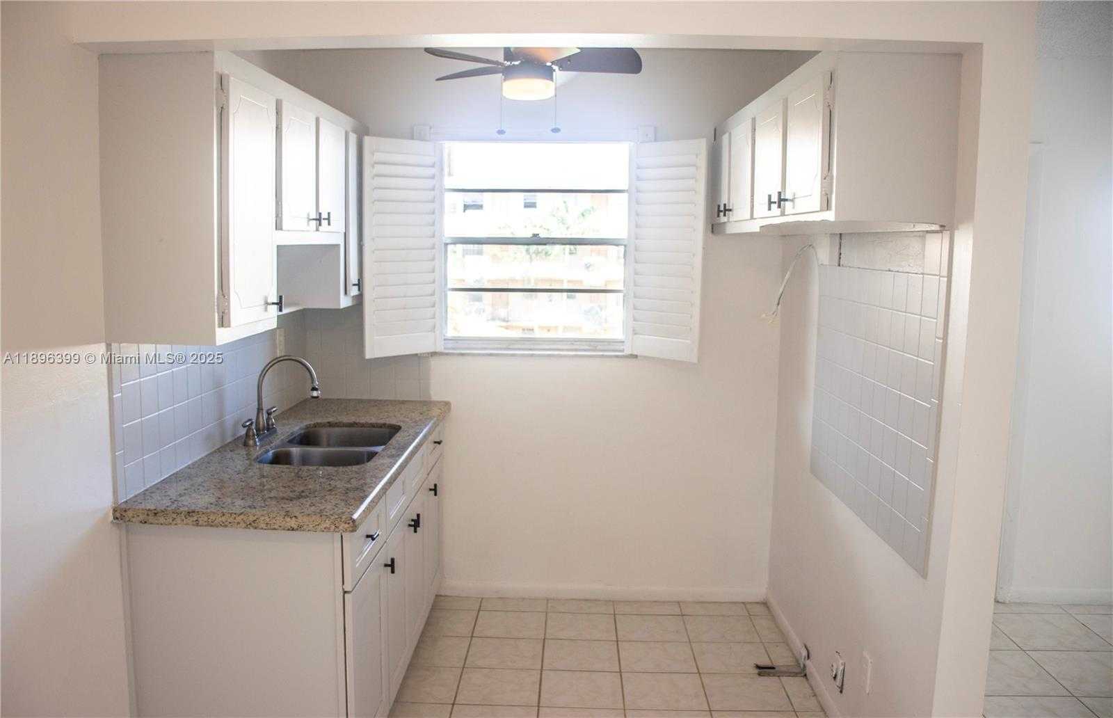 Small Image of 2145 PIERCE ST #305, Hollywood Number 10