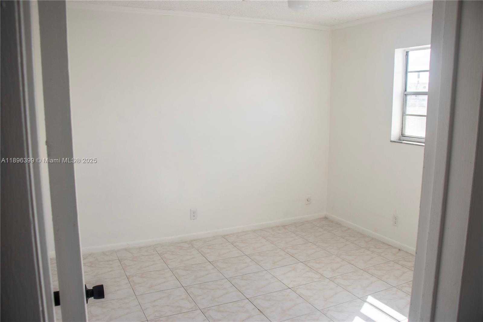 Small Image of 2145 PIERCE ST #305, Hollywood Number 13