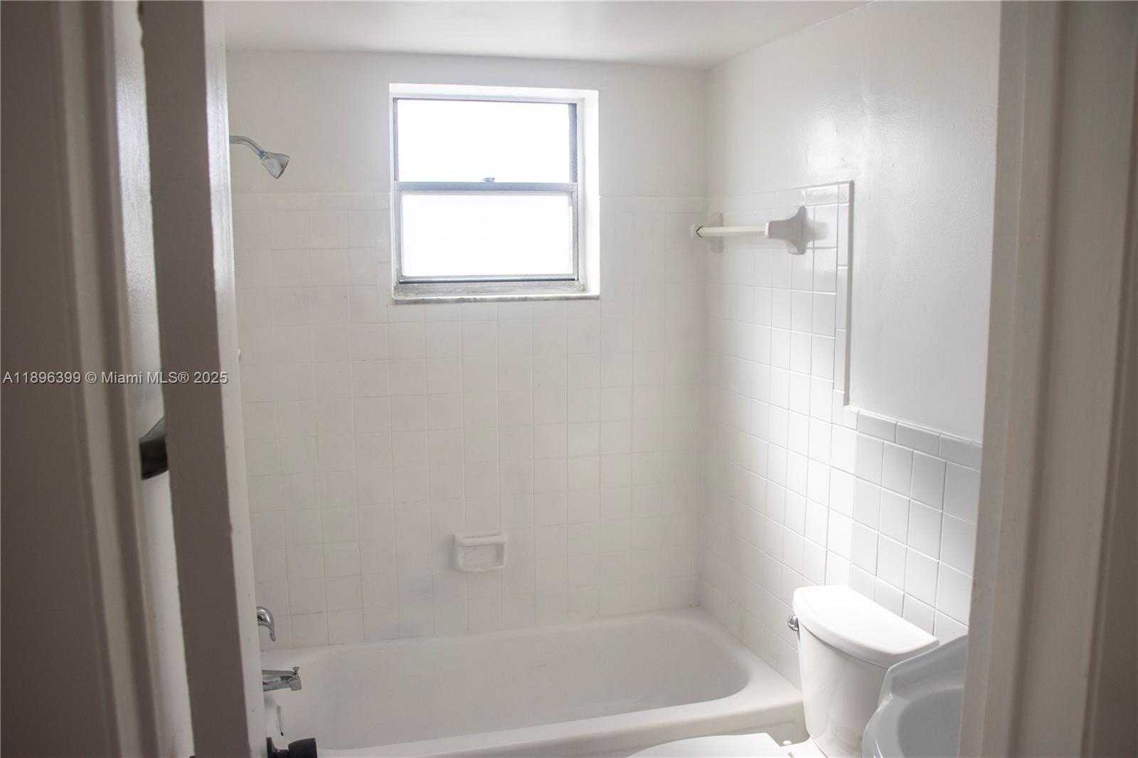 Small Image of 2145 PIERCE ST #305, Hollywood Number 14