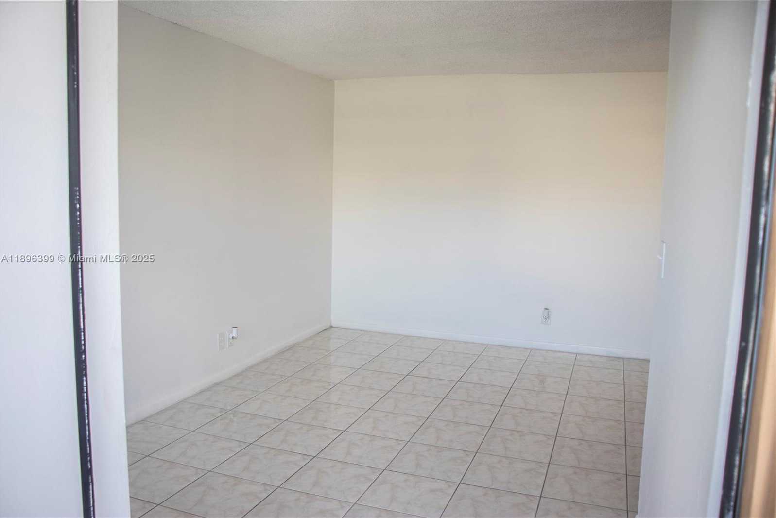 Small Image of 2145 PIERCE ST #305, Hollywood Number 6