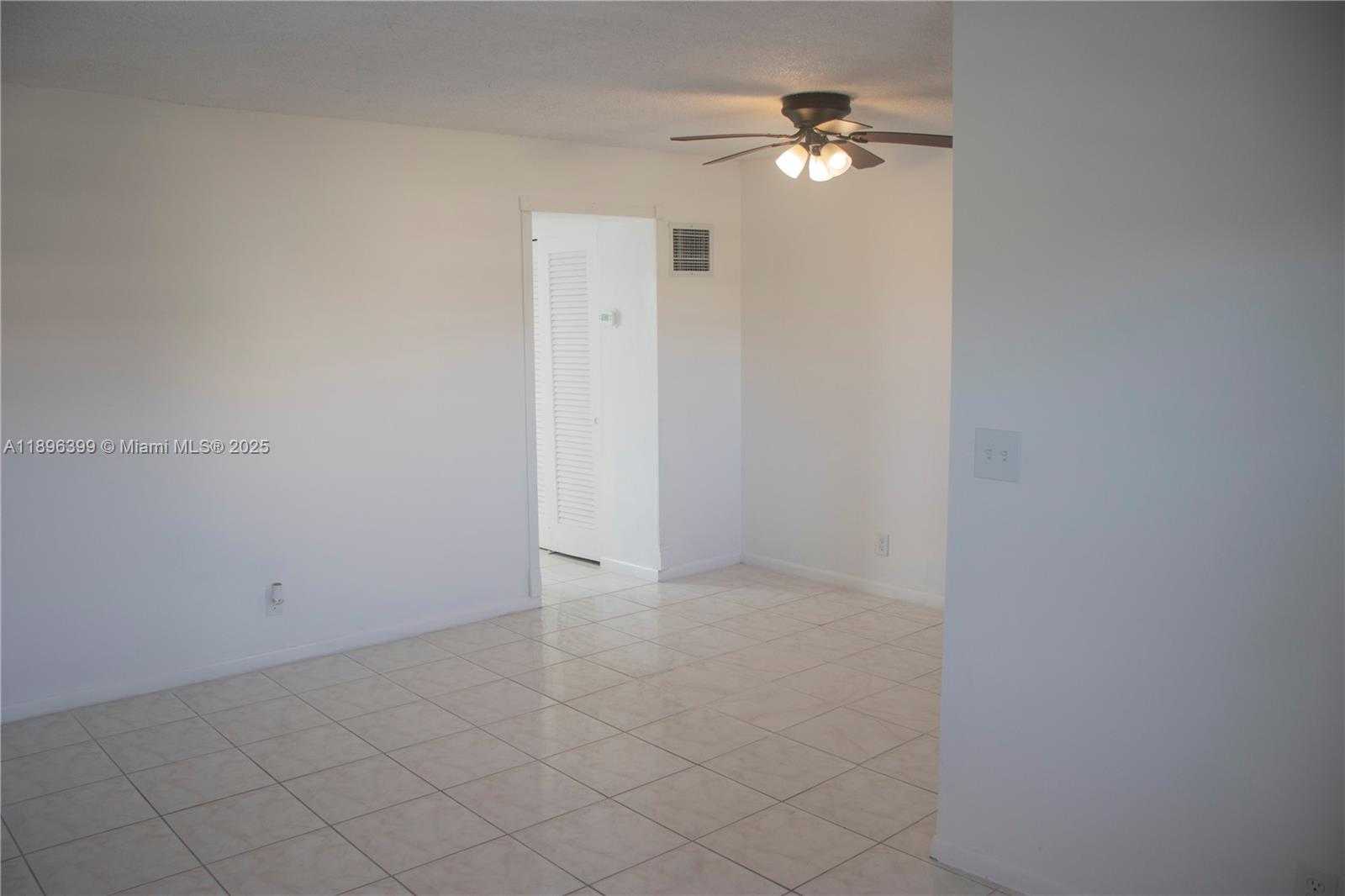 Small Image of 2145 PIERCE ST #305, Hollywood Number 8
