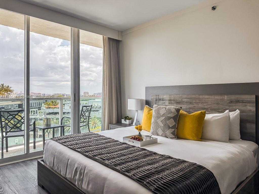 Small Image of 2889 MCFARLANE RD #912, Miami Number 13