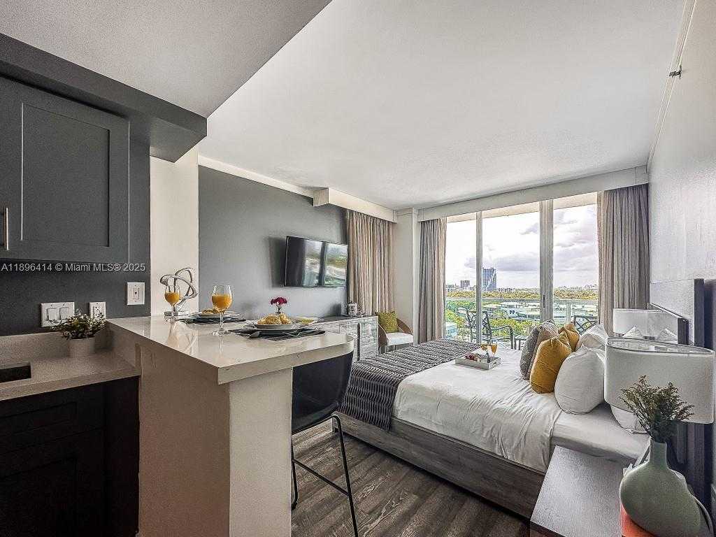 Small Image of 2889 MCFARLANE RD #912, Miami Number 19
