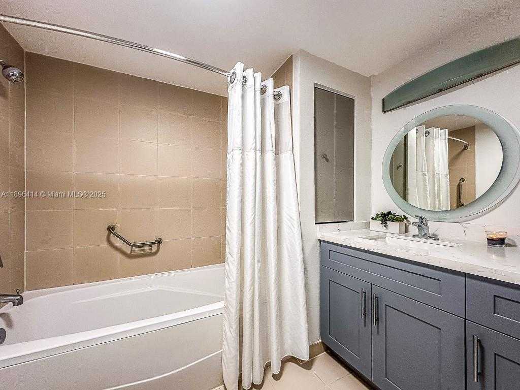 Small Image of 2889 MCFARLANE RD #912, Miami Number 2