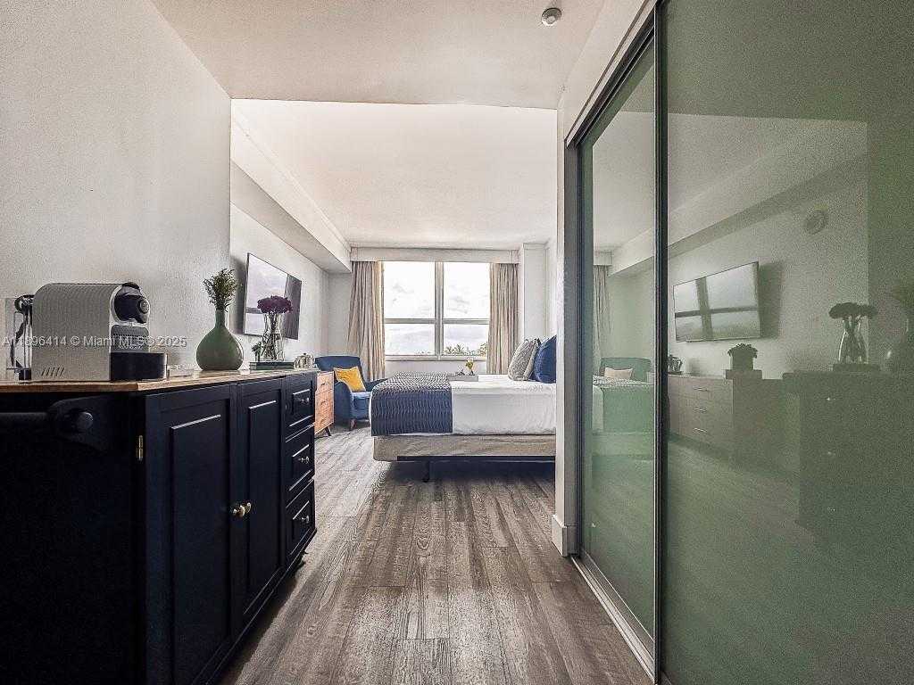 Small Image of 2889 MCFARLANE RD #912, Miami Number 7