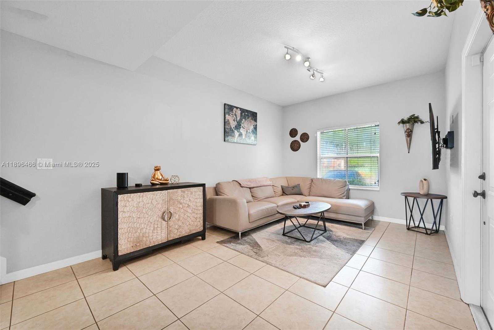 Small Image of 5844 SIENA LN, Hollywood Number 15