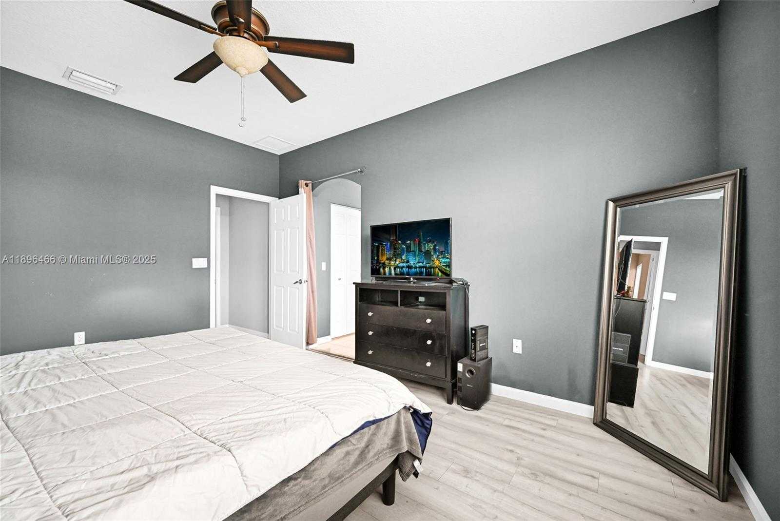 Small Image of 5844 SIENA LN, Hollywood Number 23