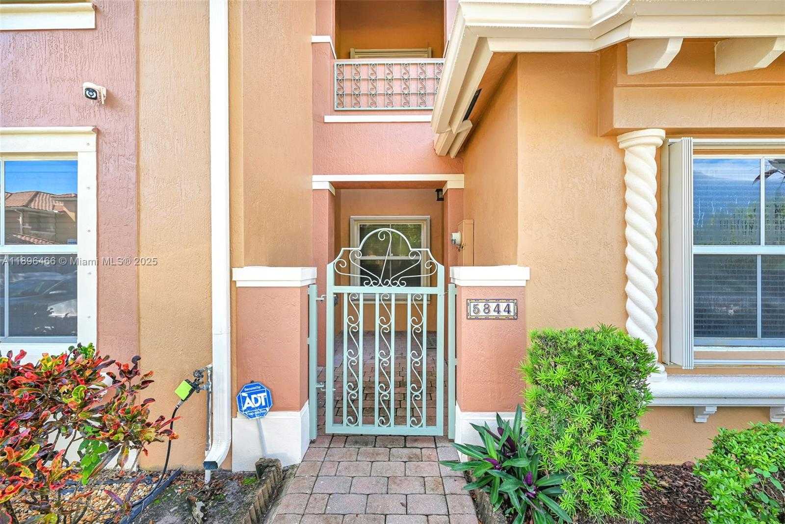 Small Image of 5844 SIENA LN, Hollywood Number 28