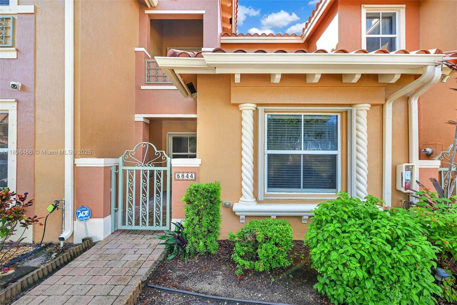 Small Image of 5844 SIENA LN, Hollywood Number 29