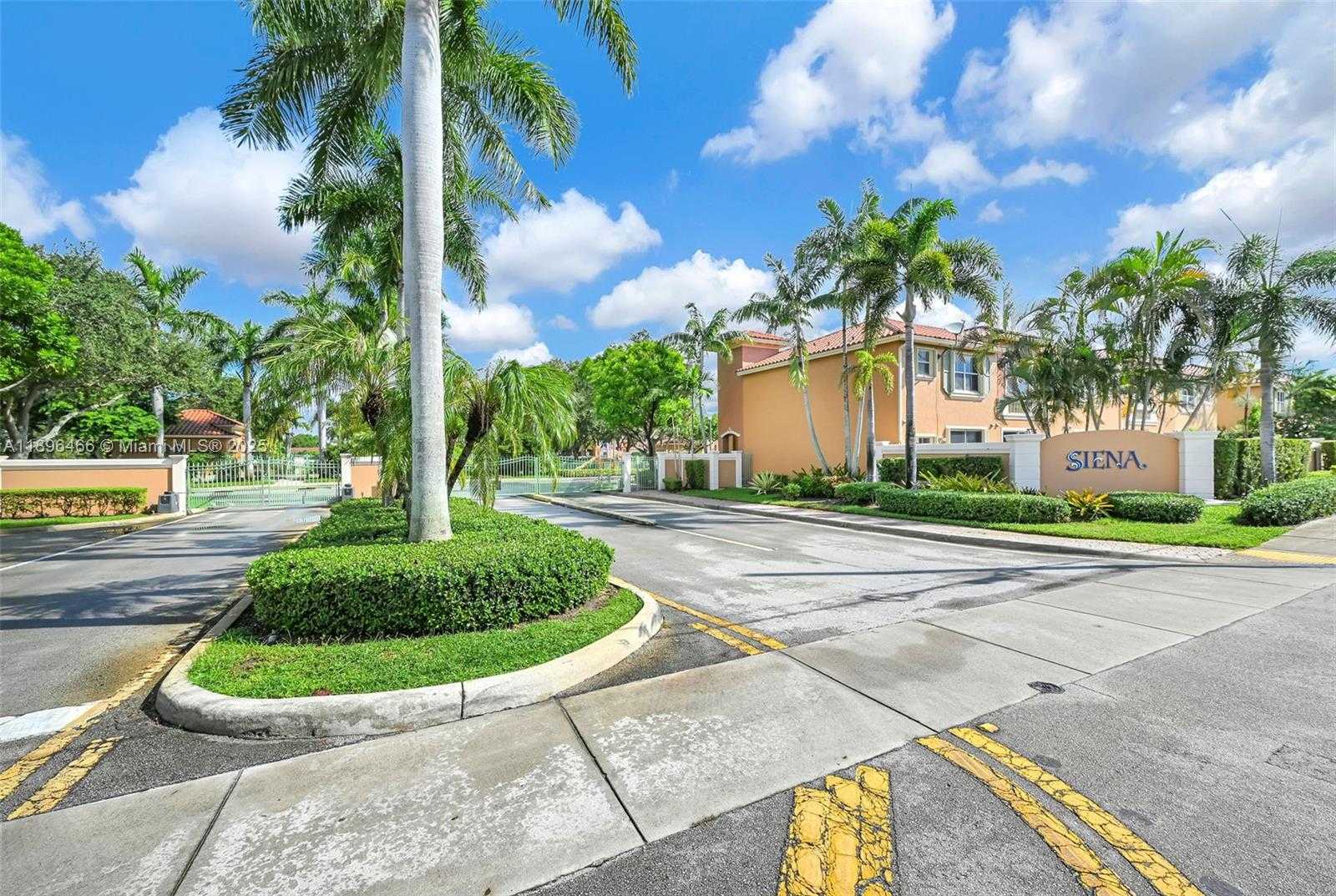 Small Image of 5844 SIENA LN, Hollywood Number 34