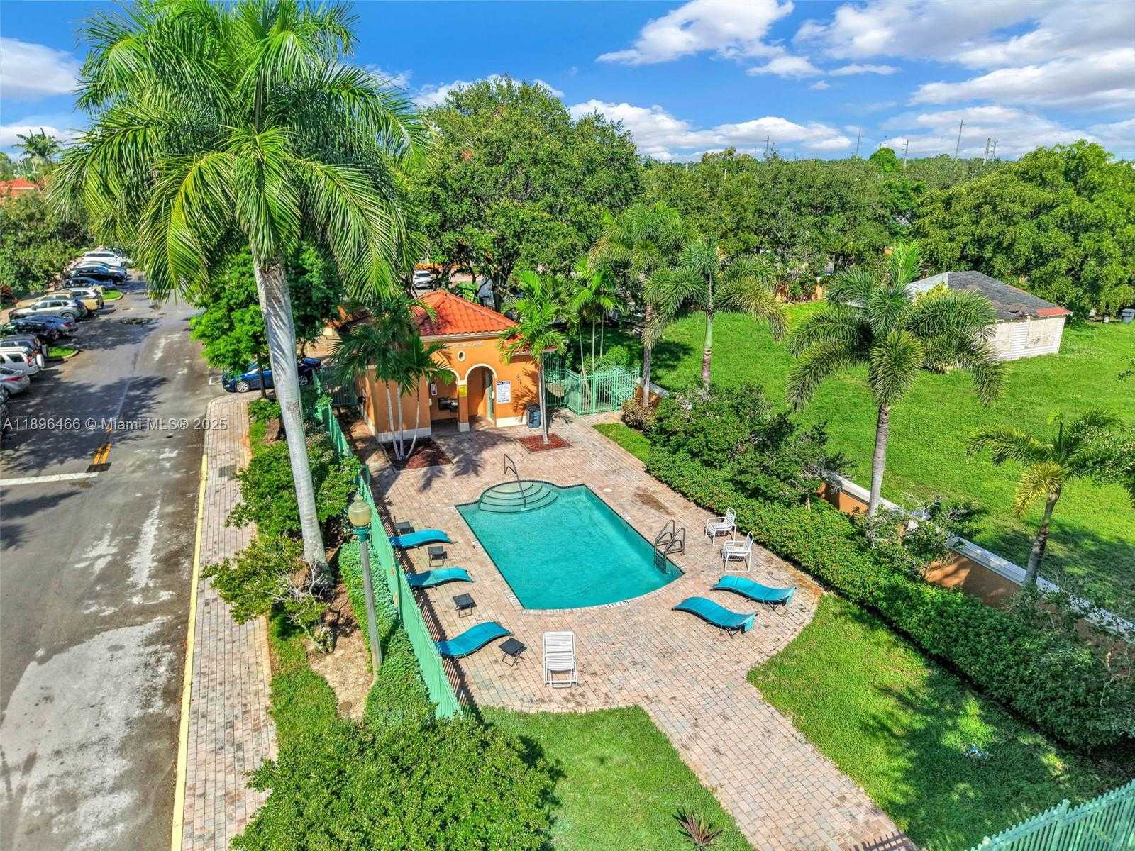 Small Image of 5844 SIENA LN, Hollywood Number 38
