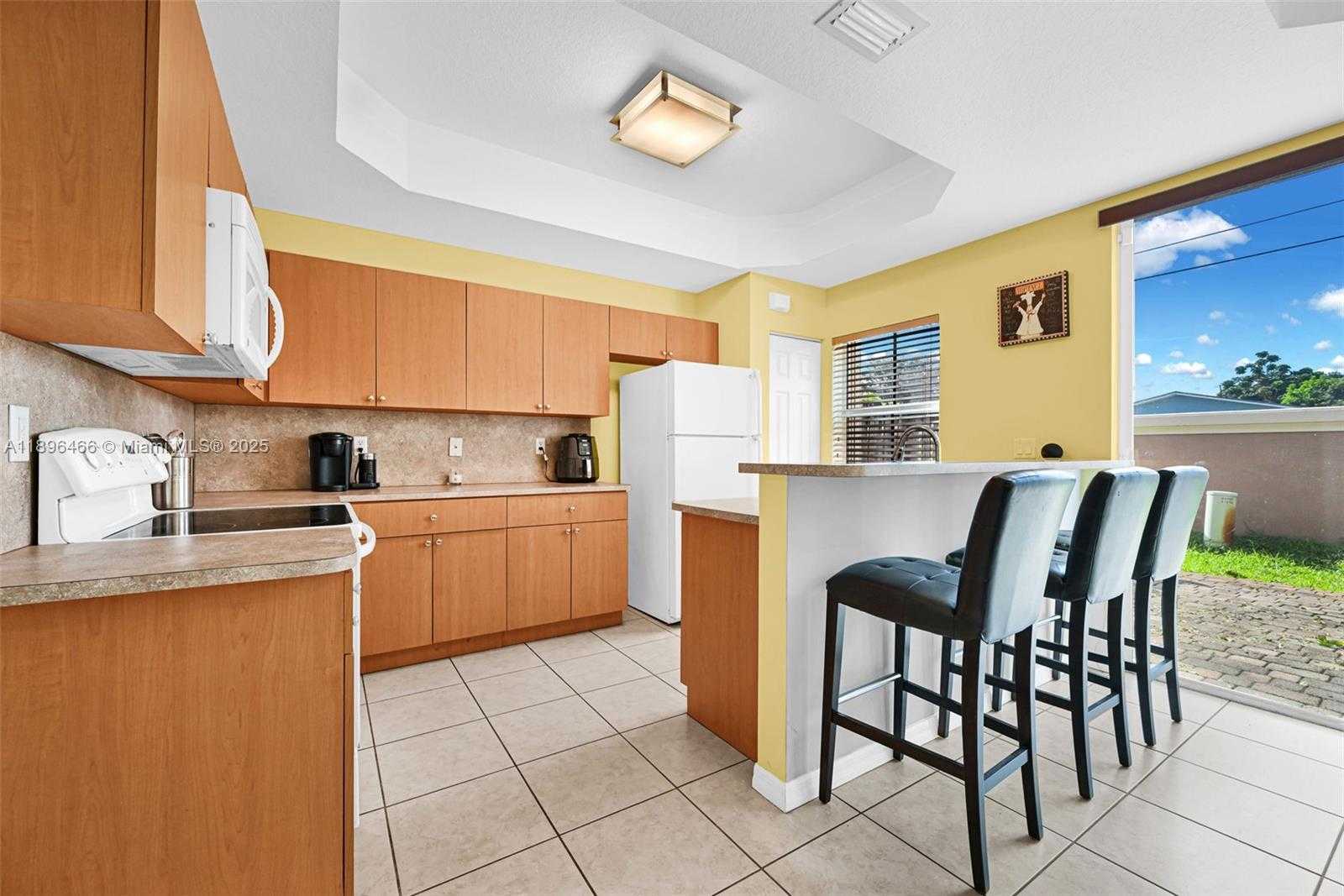 Small Image of 5844 SIENA LN, Hollywood Number 4