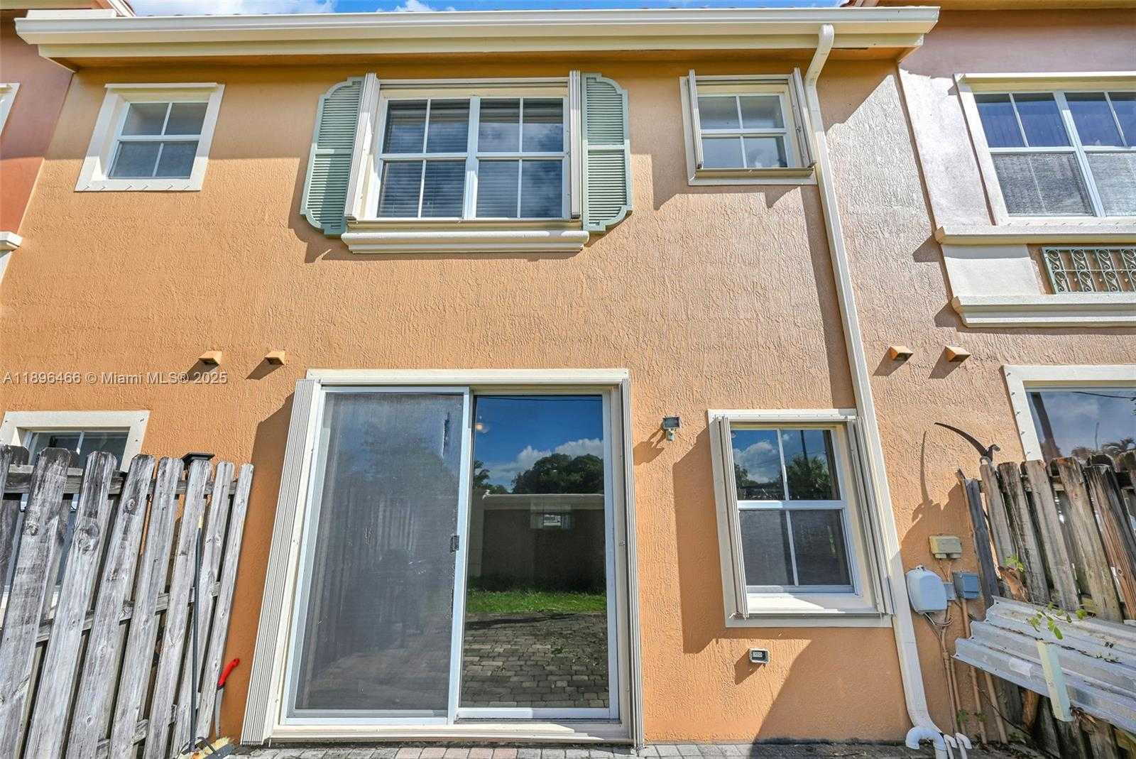 Small Image of 5844 SIENA LN, Hollywood Number 42