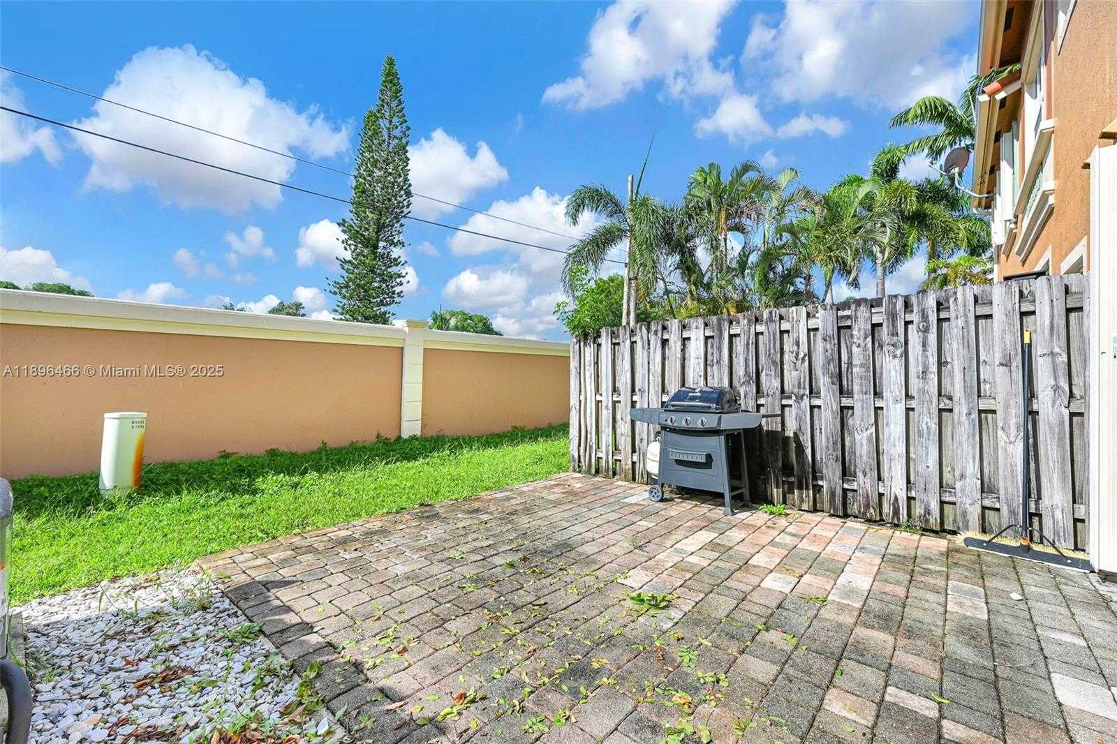 Small Image of 5844 SIENA LN, Hollywood Number 43