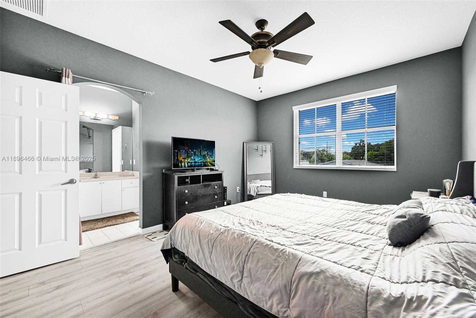 Small Image of 5844 SIENA LN, Hollywood Number 7