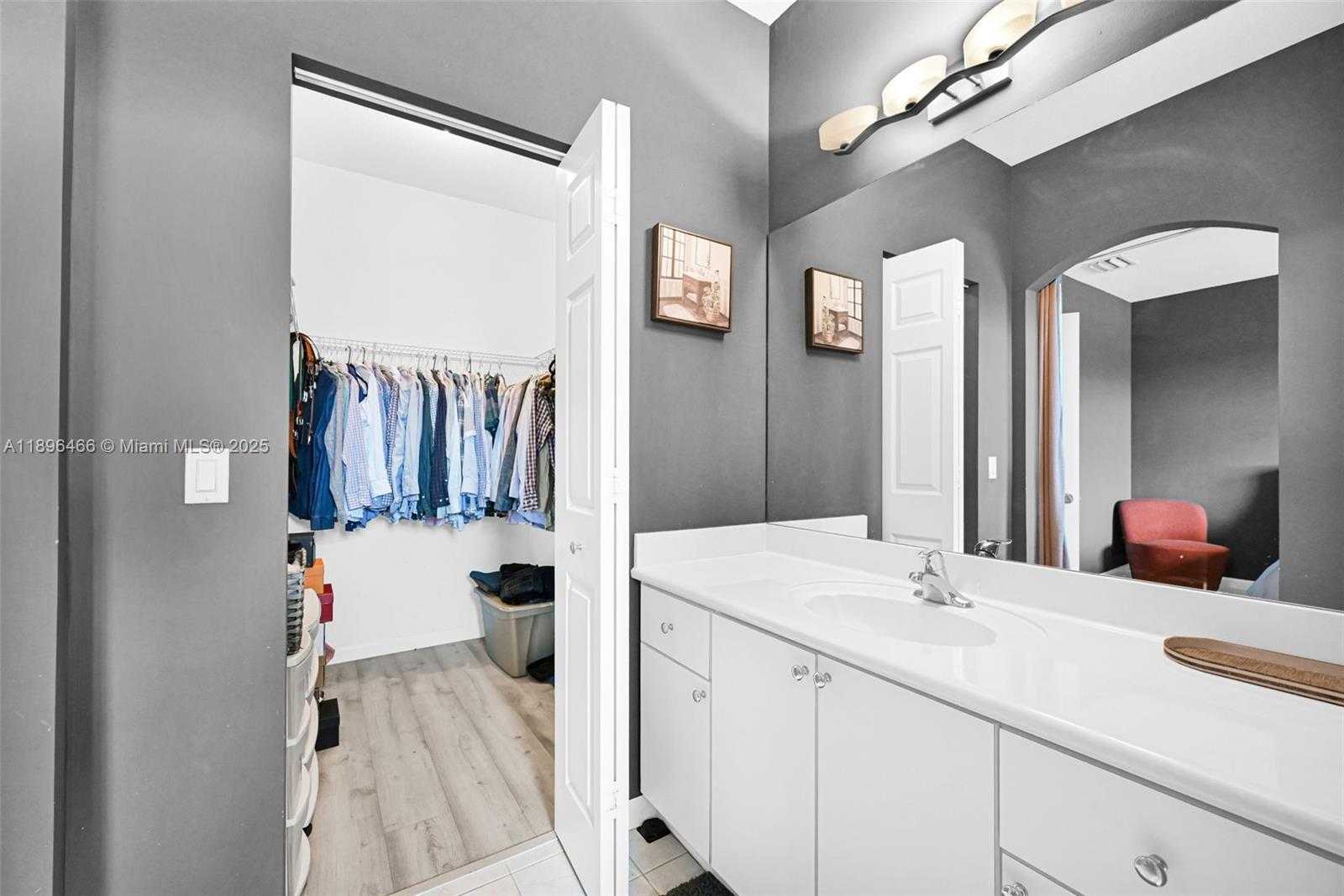 Small Image of 5844 SIENA LN, Hollywood Number 9