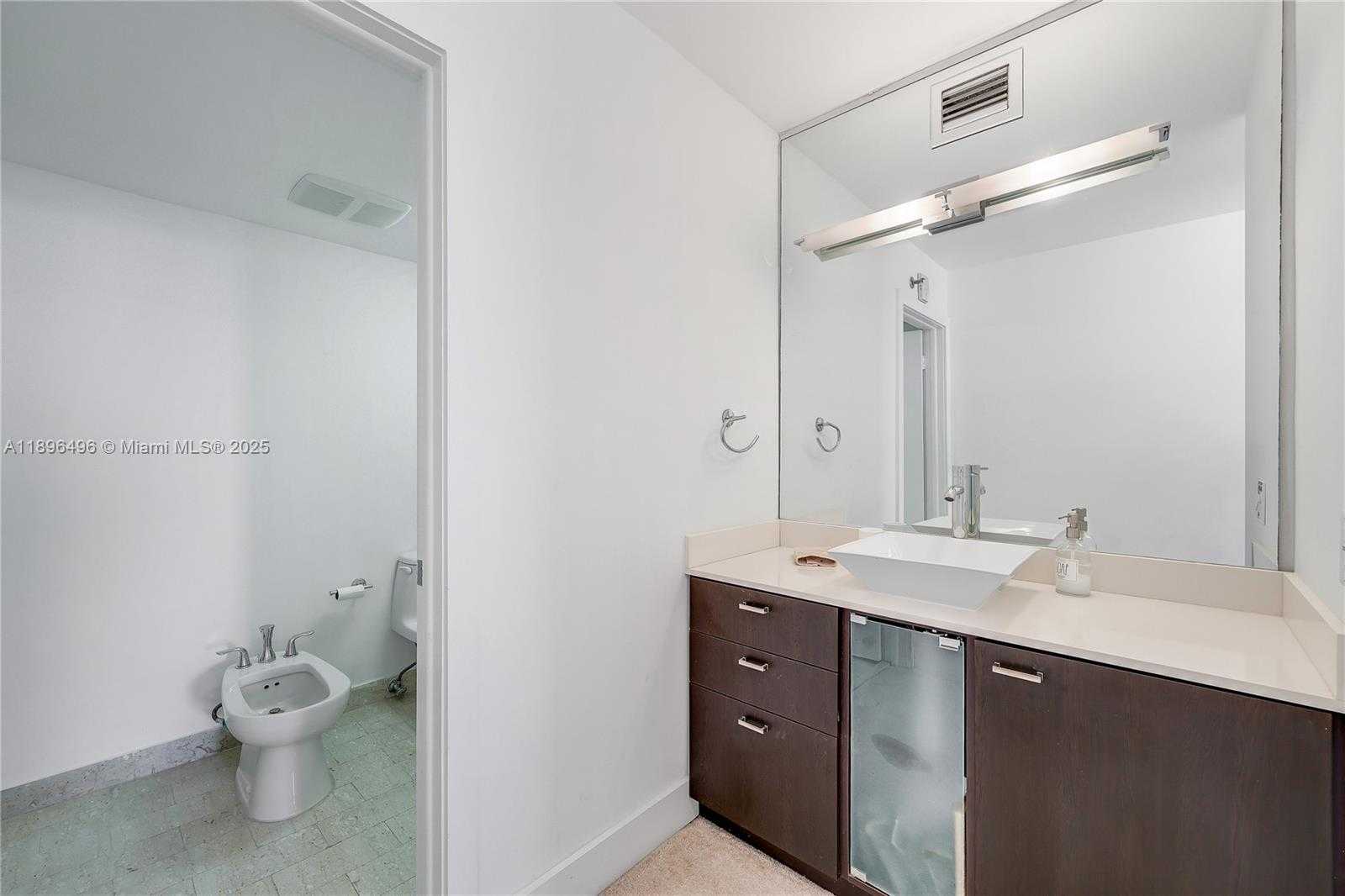 Small Image of 801 NORTH VENETIAN DR #903, Miami Number 25