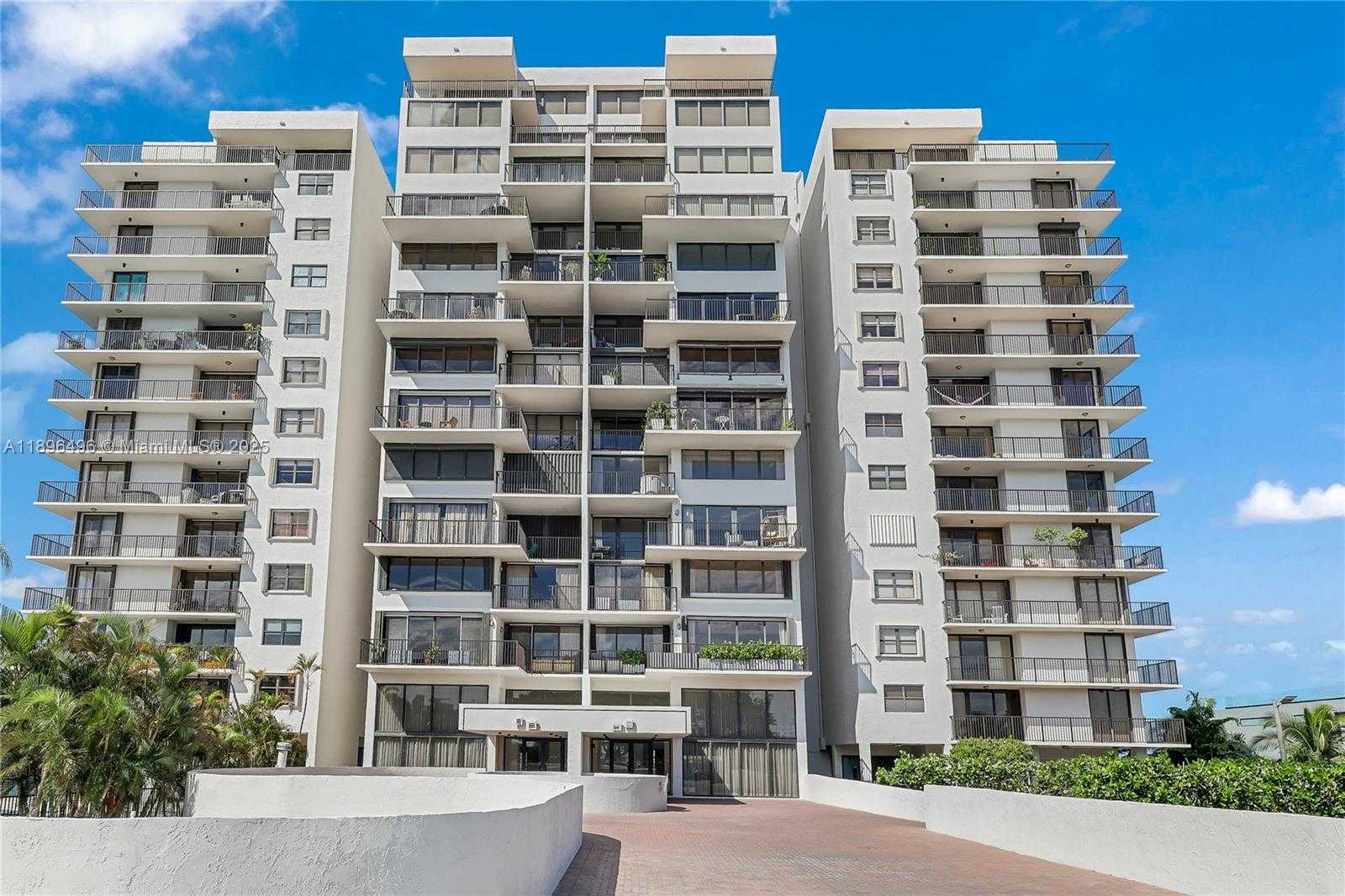 Small Image of 801 NORTH VENETIAN DR #903, Miami Number 3